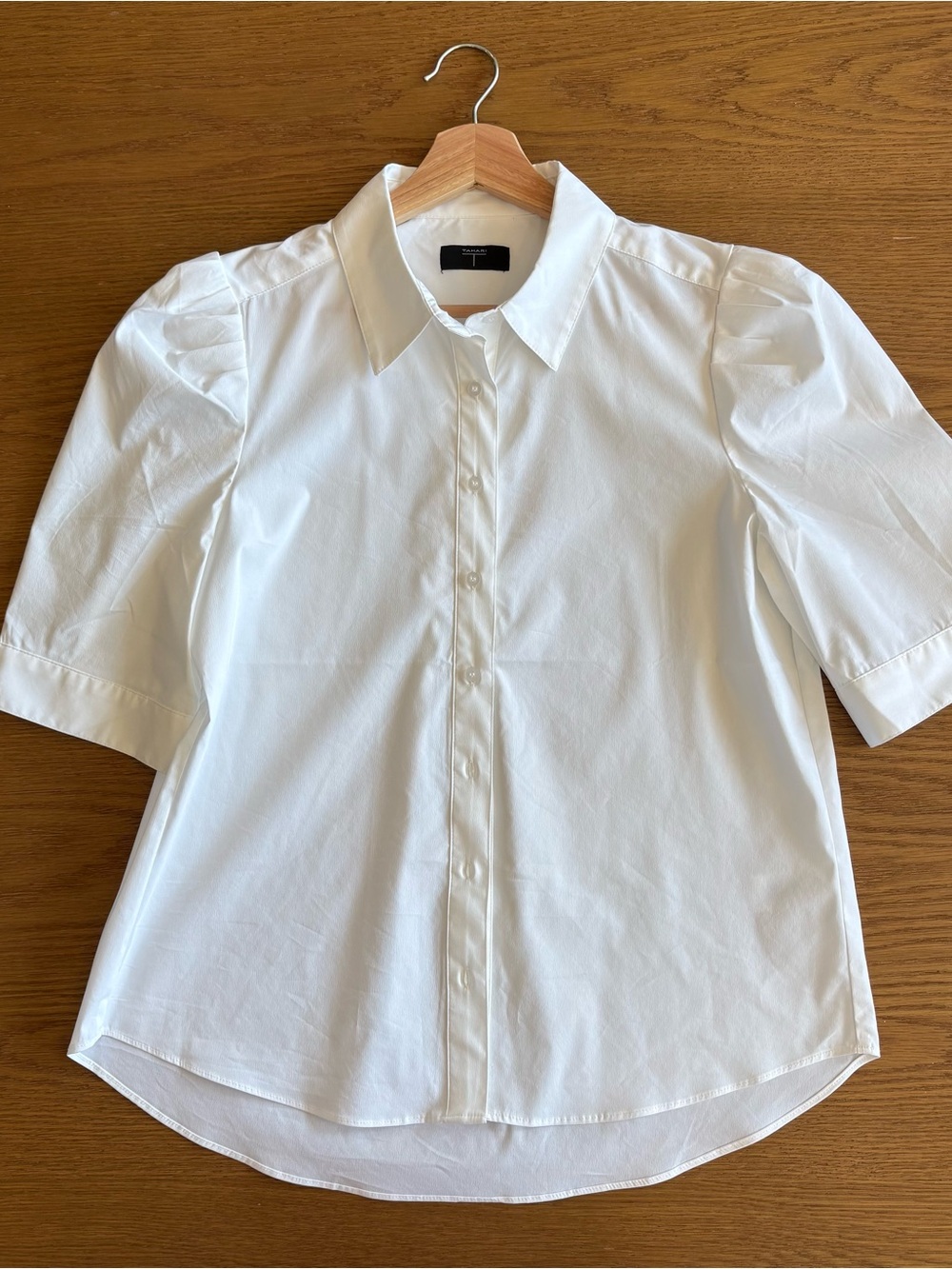 Tahari White Pleated Shoulder Short Sleeve Blouse, Large, fits like a 10/12